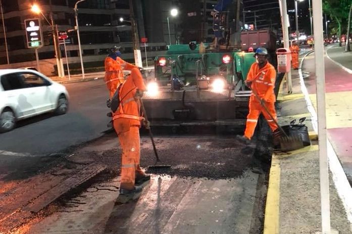 Prefeitura inicia colocação de capa asfáltica na Álvaro Otacílio