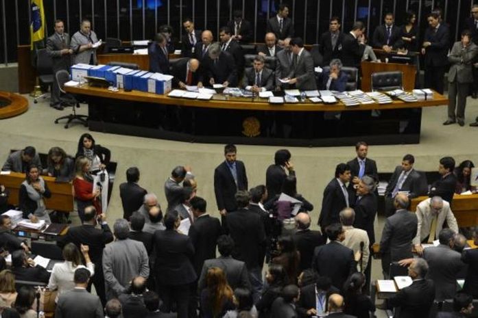 Congresso aprova texto-base do projeto que muda cálculo do superávit primário