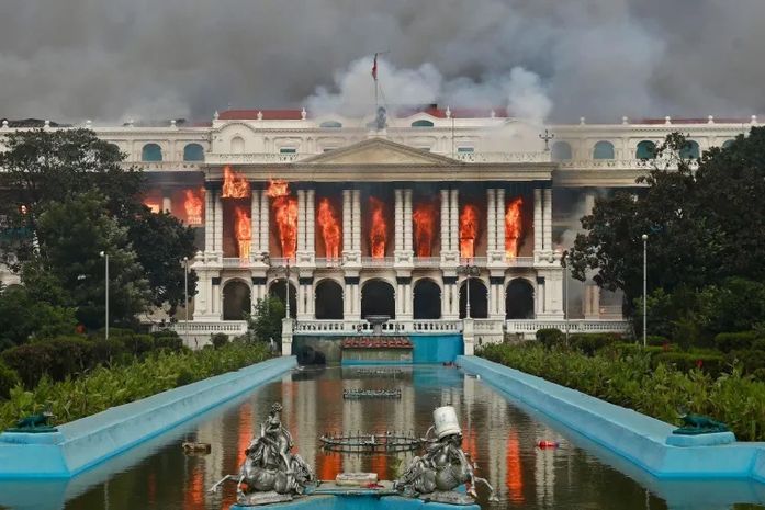 Esposa de ex-premiê do Nepal é queimada viva em protestos contra o governo, após imposição de bloqueio nas redes sociais; entenda o conflito