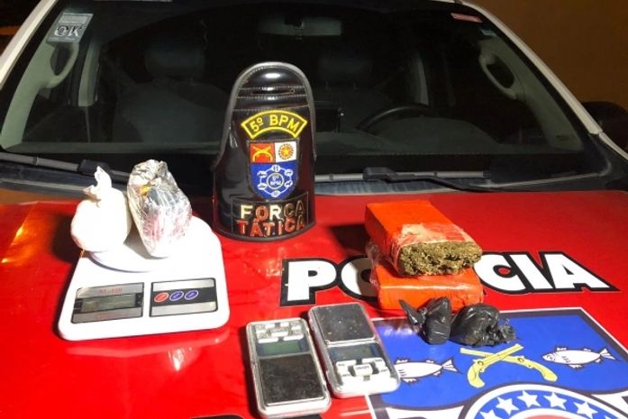 Equipes da PM apreende armas e drogas na capital e no interior