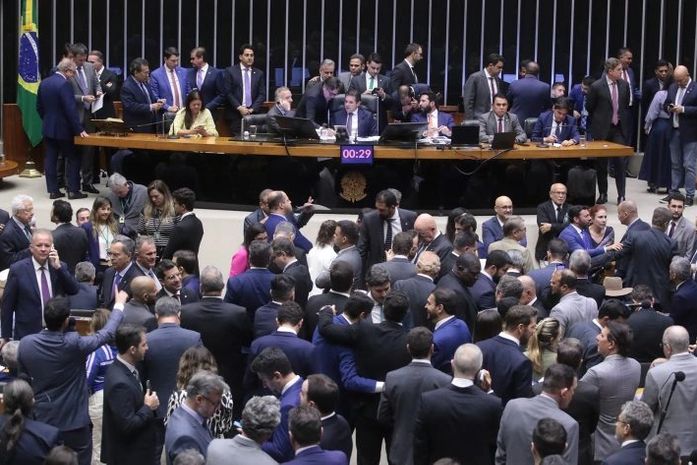 Câmara aprova projeto que amplia número de deputados federais; veja quais estados ganham vagas