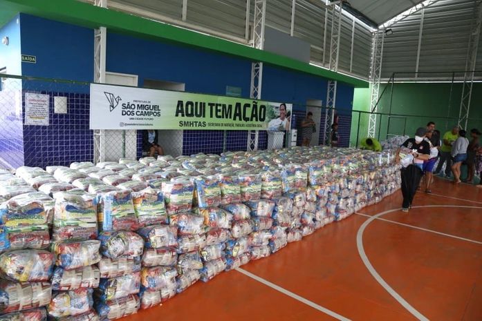 Prefeitura de São Miguel dos Campos distribui mais de 2.500 cestas básicas