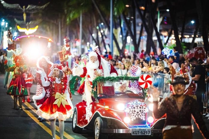 Desfile de Natal leva mais encanto e magia para a orla de Maceió no domingo (8)