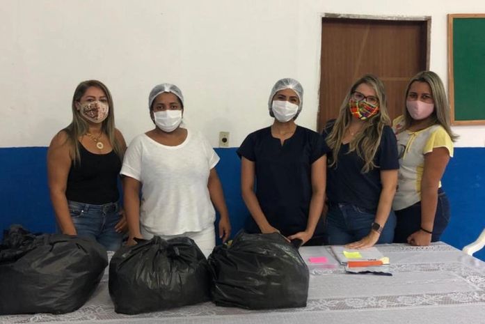 Gaby Ronalsa se reúne com artesãs e representantes do trade do Pontal da Barra