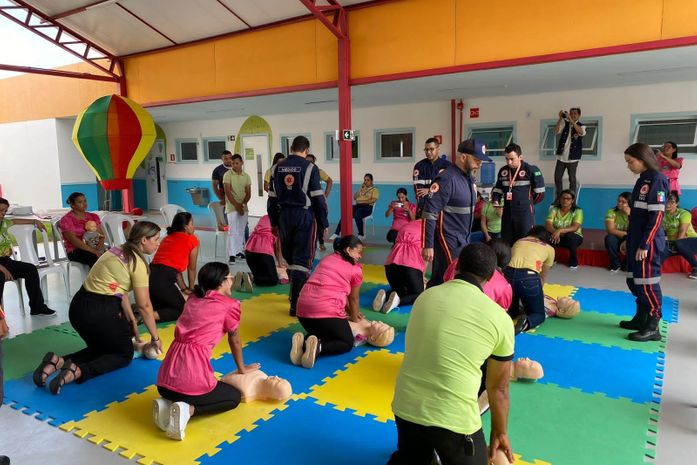 Profissionais da Creche Cria de Santana do Mundaú participam de capacitação em primeiros socorros