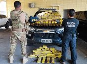 Os ocupantes do veículo, que transportavam a droga, não foram localizados
