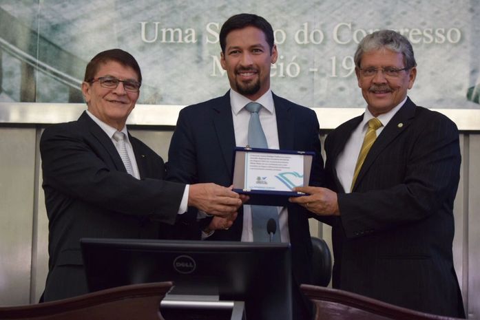 Sessão solene homenageia corretores de imóveis