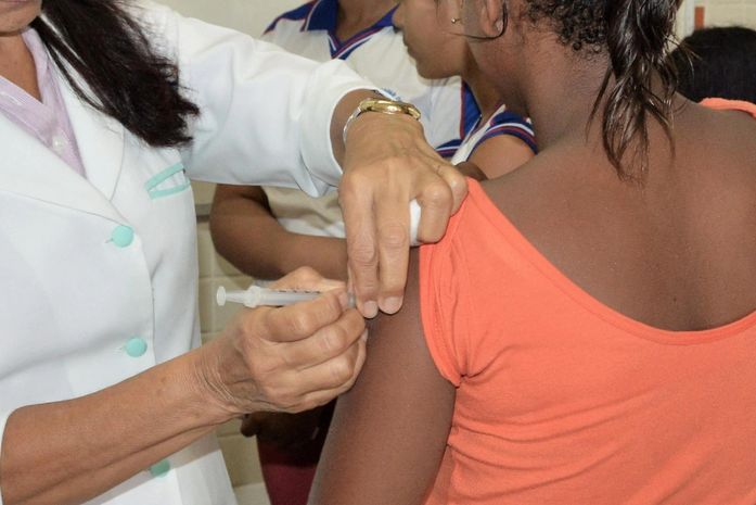 Sesau alerta sobre importância da segunda dose da vacina contra HPV
