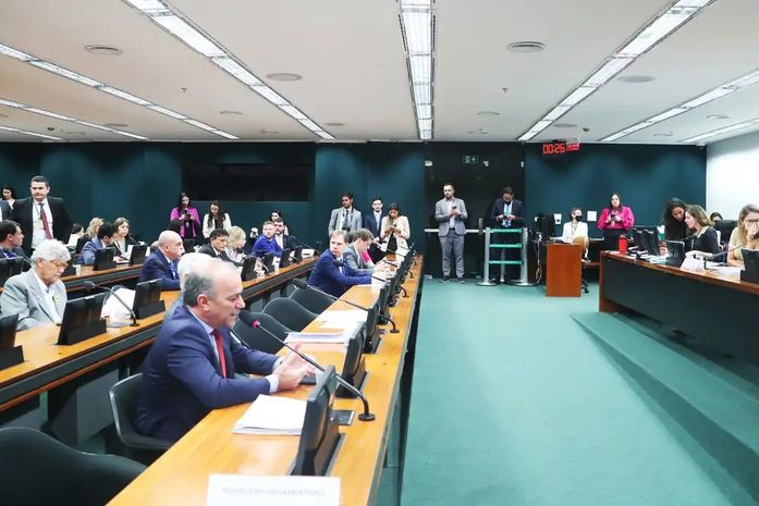 CCJ da Câmara aprova projeto que proíbe decisões individuais no STF