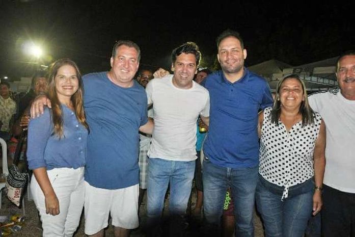 A primeira-dama Márcia, prefeito Henrique e os deputados Isnaldo Bulhões e Dudu Ronalsa