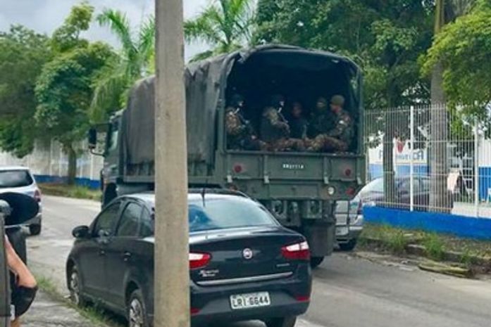 Militares deixam o Fórum após serem ouvidos pela juíza.
