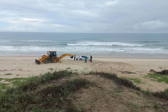 Motorista é multado em R$ 15 mil por trafegar de carro na areia da Praia do Francês
