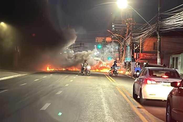 Caos se repete: trânsito vira pesadelo com interdição por obras e protesto na parte baixa da capital