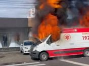 Vídeo: Ambulância do Samu pega fogo, na Av. Fernandes Lima