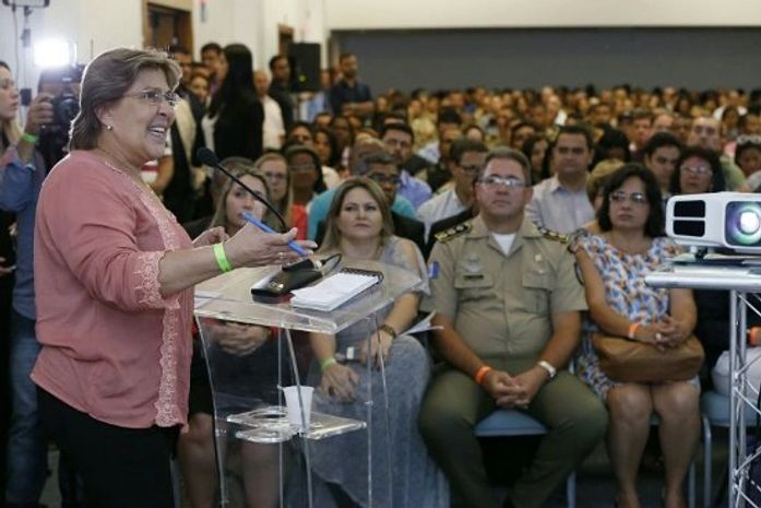 Célia defende mobilização social para prevenir a violência