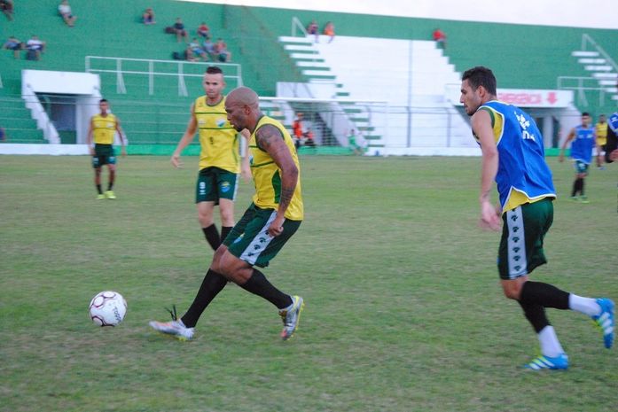 Time do Coruripe faz último coletivo para estreia na Série D do Brasileirão
