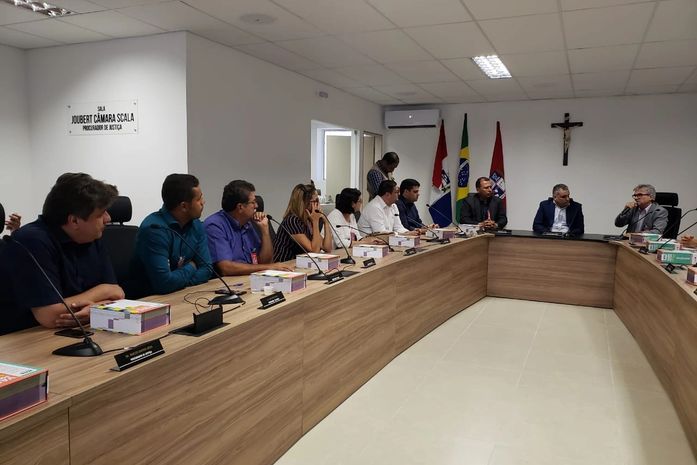 Vereadores discutem em Maceió, com Gaspar de Mendonça e presidente da Casal, problemas do abastecimento de água em Arapiraca