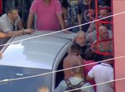 Apoiadores cercam carro de Lula e não o deixam sair de sindicato