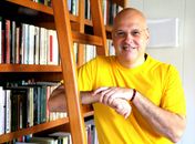 Uma pausa na política para uma boa Literatura: a obra de Alberto Mussa