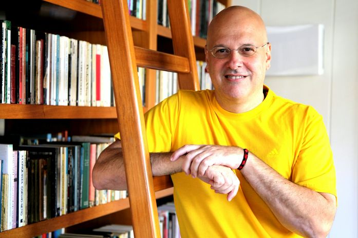 Uma pausa na política para uma boa Literatura: a obra de Alberto Mussa