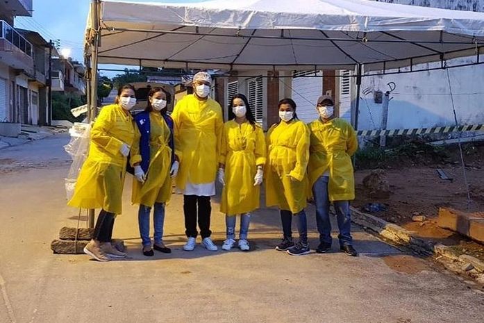 Profissionais em uma das barreiras no município de Mata Grande