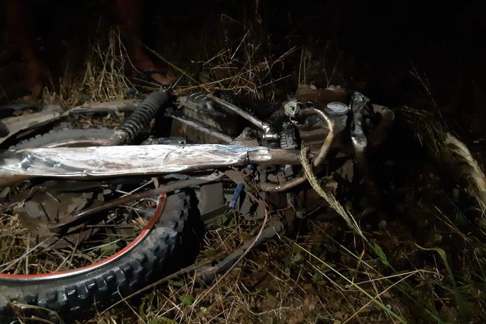Moto ficou destruída