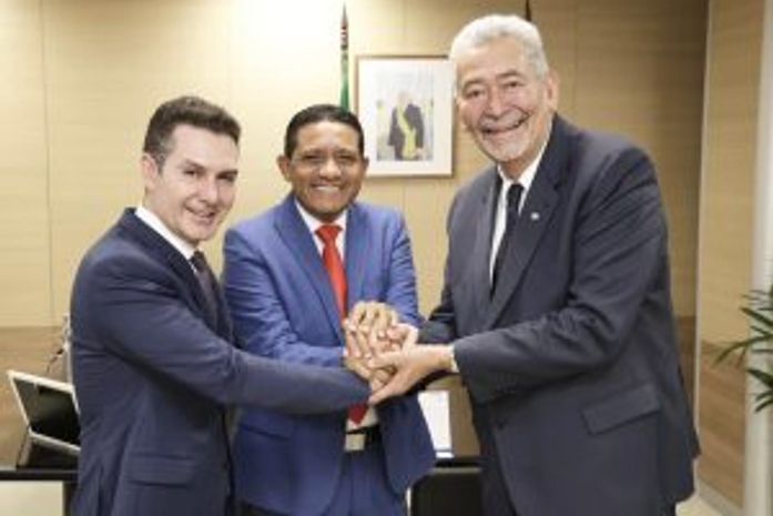 Ministro diz que retomada das obras dos conjuntos Brivaldo Medeiros e Antônio Ribeiro é prioridade para governo federal