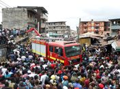 Edifício, onde havia uma escola, desmorona na Nigéria e deixa vítimas