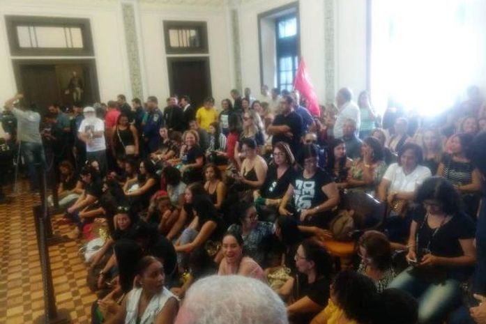 Servidores ocuparam plenário na Associação Comercial