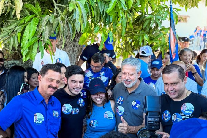 Marlan Ferreira e Felipe Boró comandam ato histórico e levam onda azul às ruas de Limoeiro de Anadia