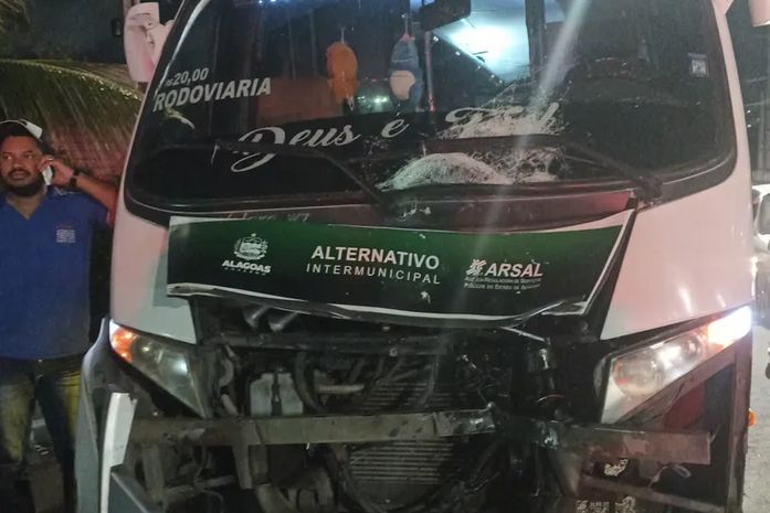 Motociclista morre e mulher fica ferida em colisão no bairro Cruz das Almas, em Maceió