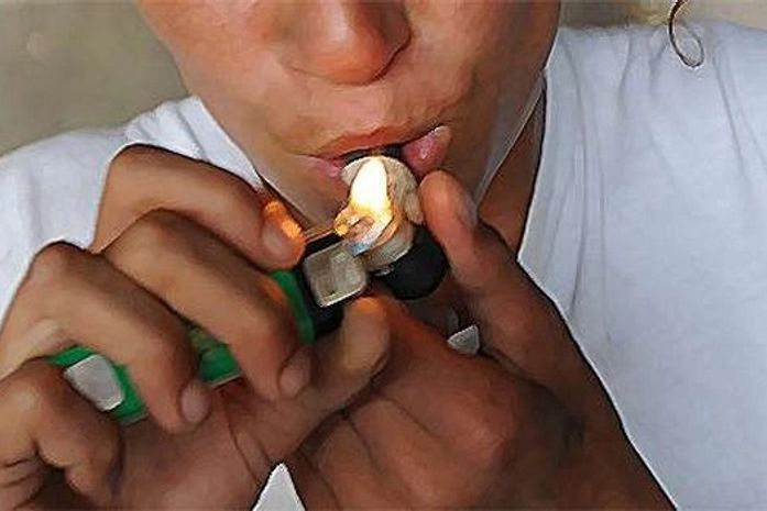 Mulher, Preta, 35 anos, 4 filhos, 15 anos de rua e um ano usando crack. Apresento-lhe a Mônica.