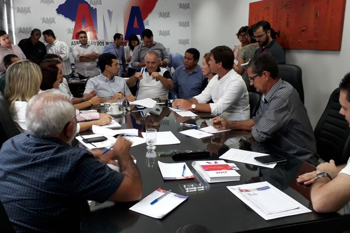 Prefeitos se reúnem na AMA para falar sobre crise nos municípios alagoanos e buscam soluções