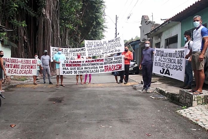 Moradores dos Flexais em um do protestos contra a falta de assistência da Braskem