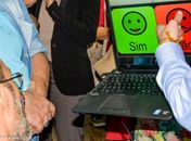 Radialista Carlos Miranda foi o primeiro a testar o computador que faz leitura ocular