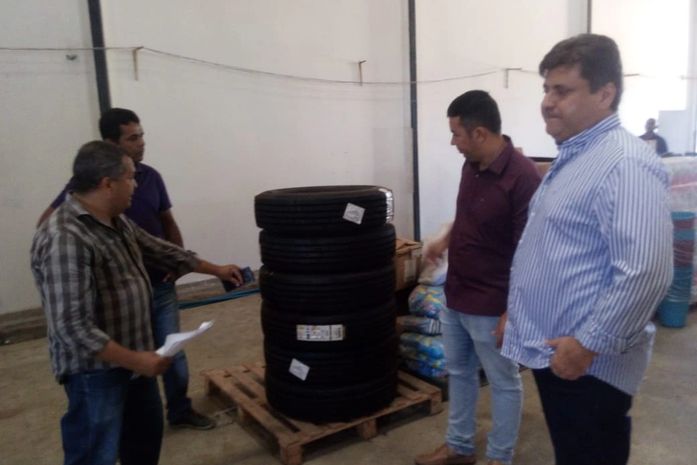 Vereadores de Arapiraca fiscalizam almoxarifado da secretaria municipal de Educação