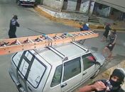 Grupo armado aterroriza moradores, invade casas e destrói câmeras no Benedito Bentes