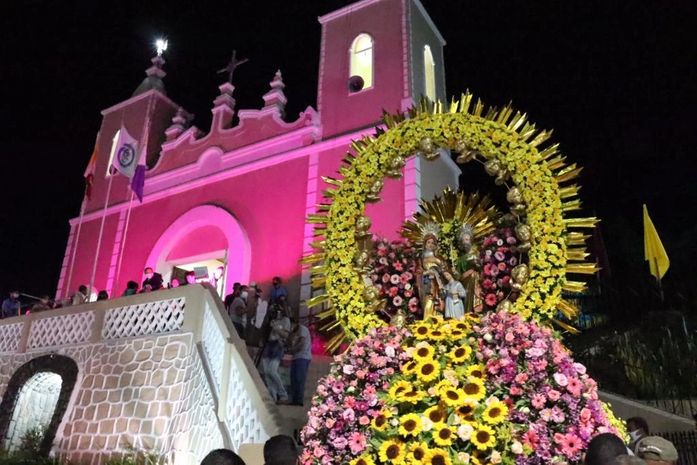 Santana do Mundaú celebra dia de Nossa Senhora Sant’Ana com missa e carreata
