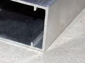 Homem é golpeado por régua de construção e sofre corte profundo em Arapiraca