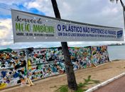 Muro de Plástico chama a atenção para a preservação das praias, na Ponta Verde