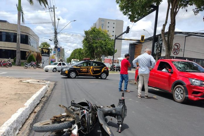 Motociclista fica gravemente ferido