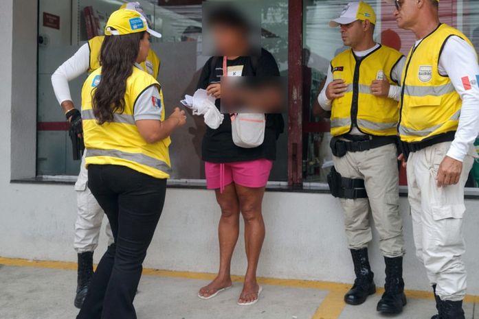 Ronda no Bairro presta assistência à mulher vítima de violência doméstica durante feriadão, no Benedito Bentes