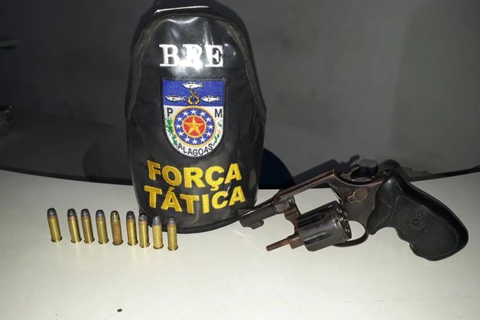 Arma e munições apreendidas