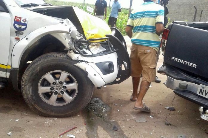 A viatura ficou danificada, impossibilitando a continuação da perseguição.