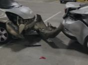 Homem com sinais de embriaguez provoca acidente em estacionamento de loja e atinge seis veículos