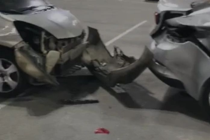 Homem com sinais de embriaguez provoca acidente em estacionamento de loja e atinge seis veículos