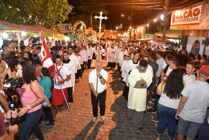 Procissão encerra festividades do co-padroeiro em Limoeiro de Anadia