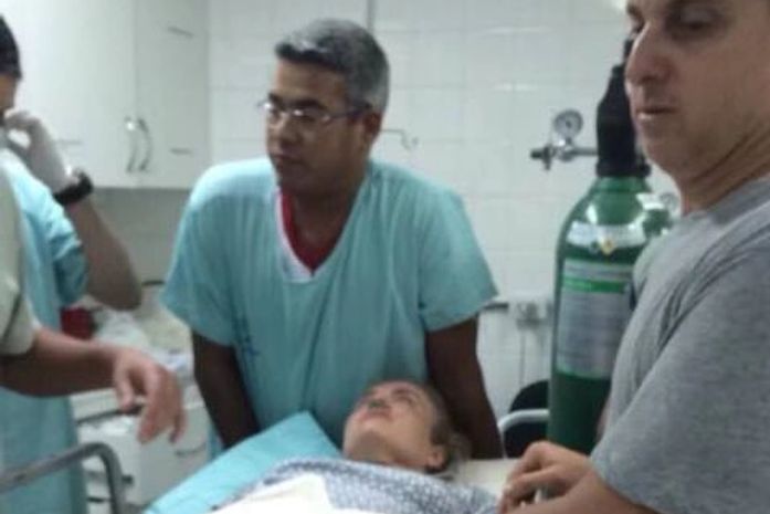 Angélica é atendida em hospital