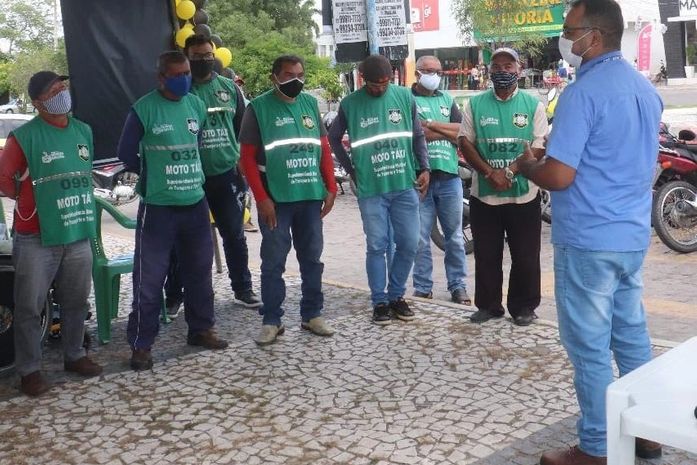 SMTT realiza ação em comemoração ao Dia do Motociclista em Delmiro Gouveia