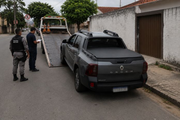 Veículo é apreendido durante cumprimento de mandado judicial na Gruta de Lourdes